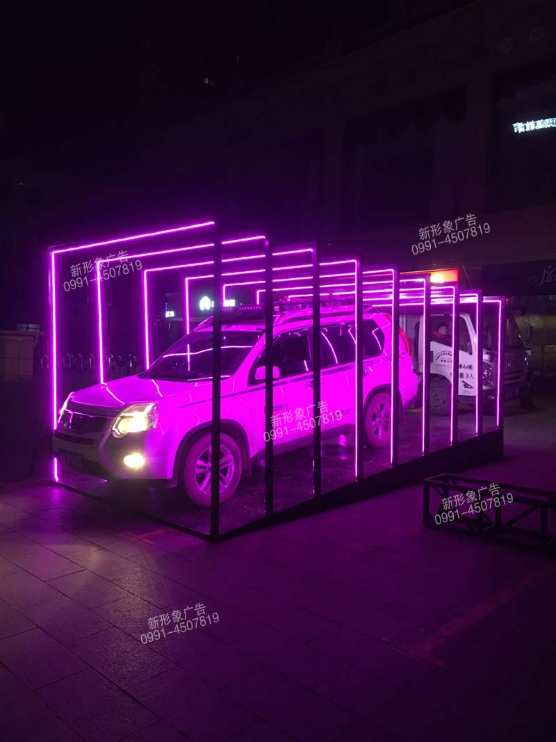 商場(chǎng)周年慶，車展展示臺(tái)